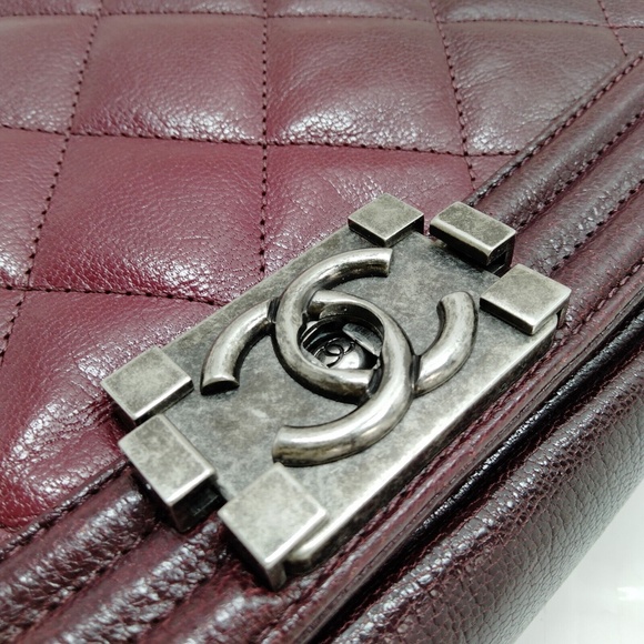 CHANEL Quilted Burgundy Shoulder Bag - Picture 2 of 10